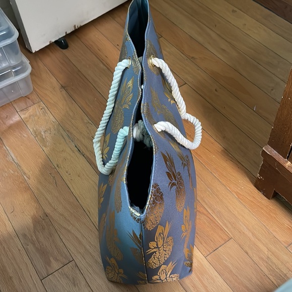 Hawaiian Pineapple Tote and Pouch Set - Picture 5 of 10